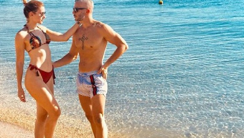 ‘Latë nam, jeni dhe prindër’, Aulona Musta publikon momentet intime me bashkëshortin në plazh