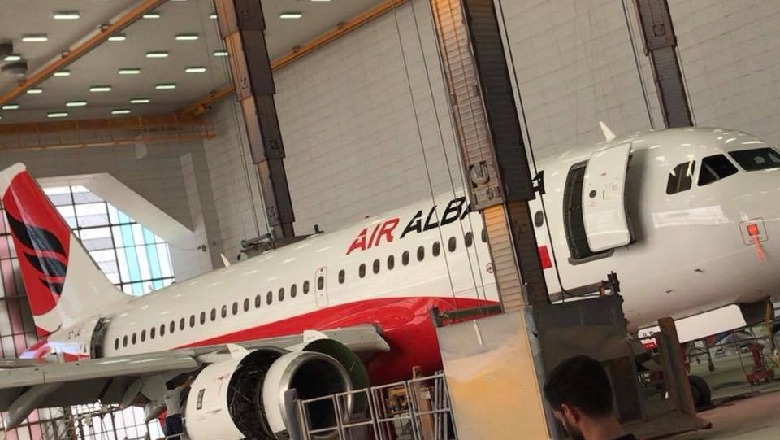 Rama nxjerr foton/ Gati për fluturim avioni i parë i kompanisë shqiptare 'Air Albania'