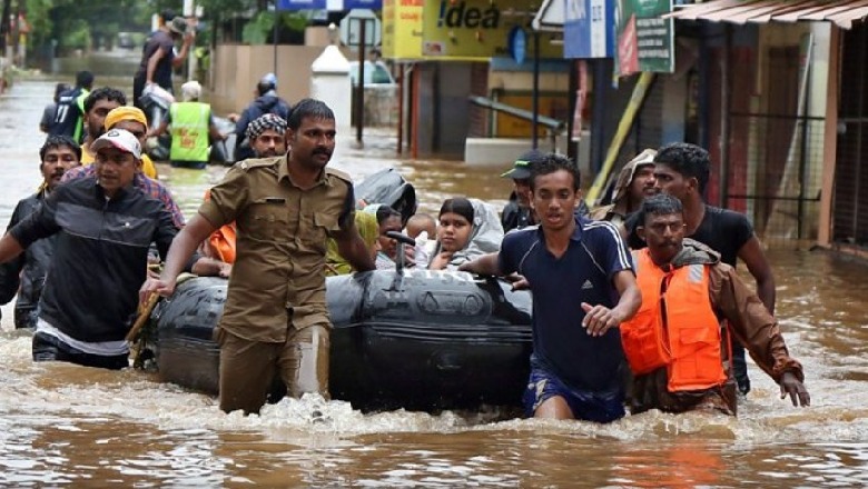 Indi, 324 njerëz kanë vdekur si pasojë e përmbytjeve masive në vendë