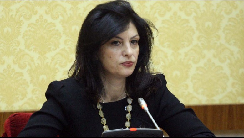 Jozefina Topalli uron besimtarët myslimanë për festën e Kurban Bajramit