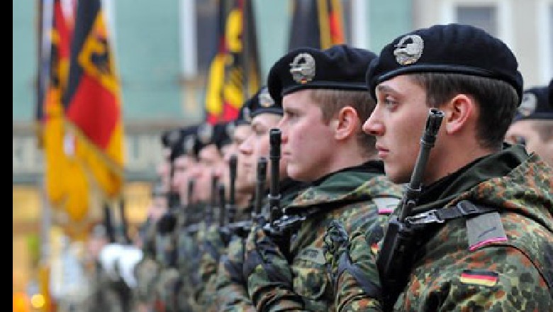 Partia e Merkelit kërkon rikthimin e shërbimit të detyrueshëm ushtarak, plani përfshin edhe refugjatët