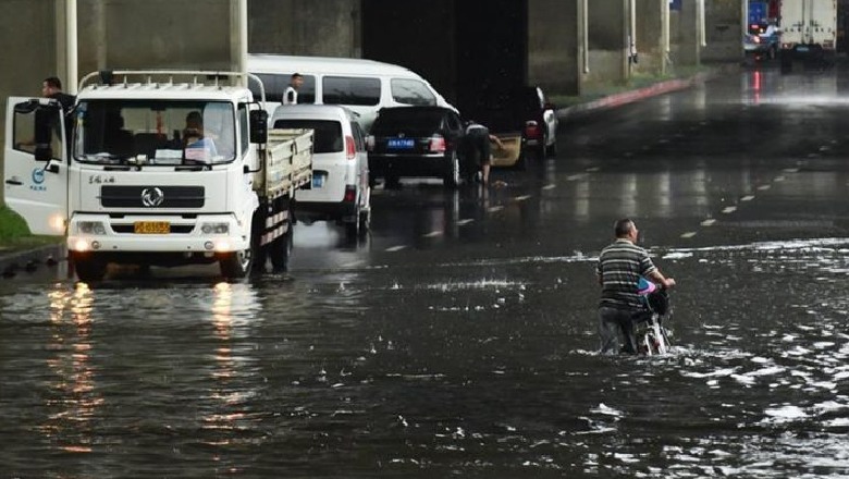 Përmbytje nga reshjet masive në Kinë, 2 të vdekur, mijëra persona të evakuuar