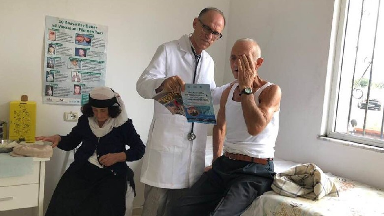 Mjeku shqiptar vjen nga Amerika, viziton falas bashkëfshatarët e tij: Populli im meriton respekt
