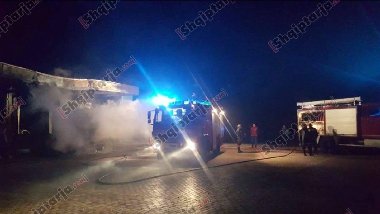 Zjarr në një pikë karburanti dhe dy makinave në Korçë, ja shkaku (FOTO)