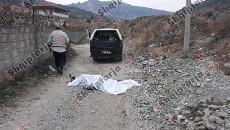 Aksident në Elbasan, makina përplas për vdekje një kalimtar (EMRI)