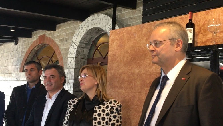 Takim me krerët e Bashkive në Shkodër, ambasadori zvicerian Maitre: Mbështesim Shqipërinë në reformën territoriale