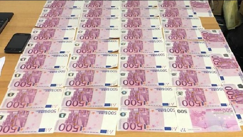 I sekuestrohen në flagrancë mbi 20 mijë euro të falsifikuara, arrestohet 37-vjeçari  