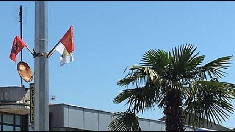 Iu pikas flamuri kuqezi në makinë, policia malazeze dënon me gjobë shqiptarin 