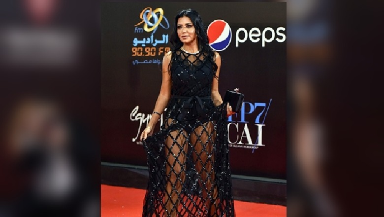 Veshi fustan transparent në premierën e filmit, aktorja e njohur egjiptiane rrezikon 5 vite burg