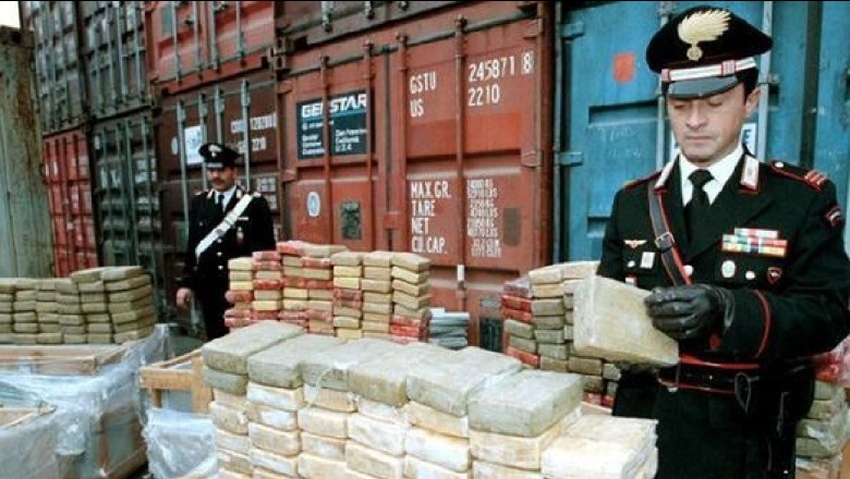 Itali/ Përfundon gabimisht në një fabrikë këpucësh, sekuestrohet 80 milionë euro kokainë