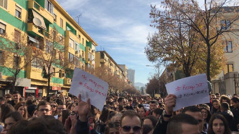 Pas Durrësit e Shkodrës edhe studentët e Universitetit të Mjekësisë ndërpresin protestën: Qëllimi ynë u arrit