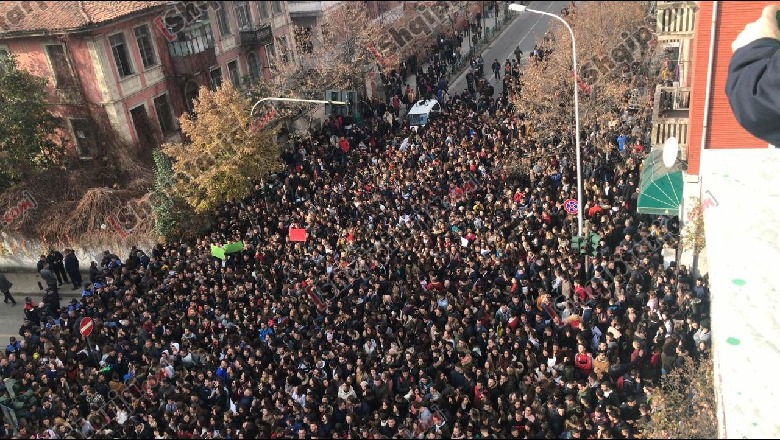 Heqja e tarifës për lëndët mbartura/ Tërhiqet nga protesta Këshilli Studentor i Universitetit të Shkodrës