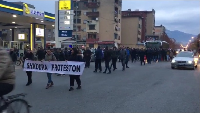 Protestë kombëtare? Studentëve nuk iu bashkohen rrethet, çfarë ndodh sot në Korçë, Gjirokastër, e Shkodër