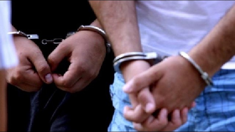 Sherr në Tepelenë, dhunohet me sende të forta 22-vjeçari, arrestohen dy persona