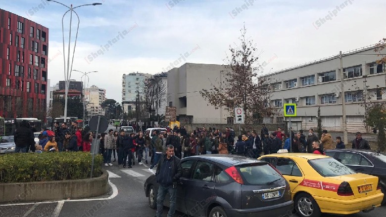 Pas dy orësh hapet Rruga e Elbasanit, studentët drejt Kryeministrisë