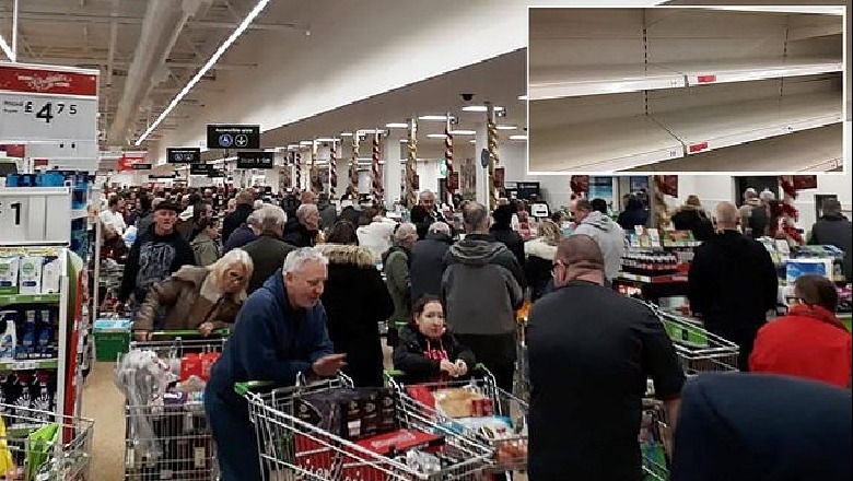 Kaos për Krishtlindje në Angli/ Radhë makinash dhe njerëzish për të përfituar nga uljet, zbrazen raftet e marketeve (FOTO)