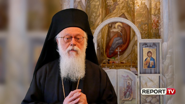 Vigjilja e Krishtlindjeve, Janullatos uron në shqip: Besim e dashuri, le të jenë të bekuara këtë vit të ri (VIDEO)