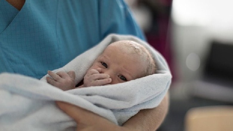 Bonus për bebet e porsalindura, 3000 franga për të lindur fëmijë në Zvicër