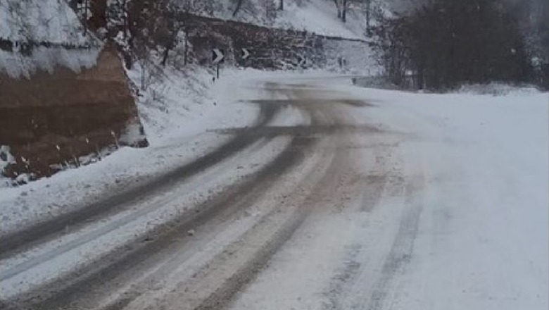 Reshjet e dëborës/ 4 aksidente në aksin Qukës-Qafë Thanë, nuk ka të plagosur 