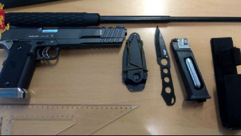 Itali/ Pistoletë, thikë dhe shkop gome me vete, si u pikas nga policia teksa udhëtonte në tren i riu shqiptar