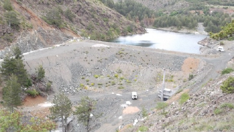 Rëshqiti nga diga e hidrocentralit në Voskopojë, në gjendje të rëndë 59-vjeçari
