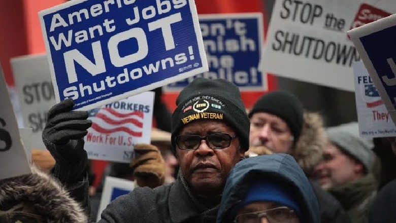 Mbyllja e qeverisë/Amerika në krizë, 800.000 punonjës pa paga dhe zyra të mbyllura