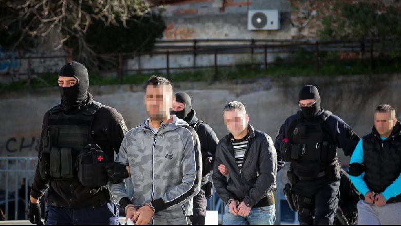 ‘Nuk doja ta vrisja, vetëm ta lëndoja pak’, dëshmia para gjyqit e vrasësit të shqiptarit në burgun e Athinës