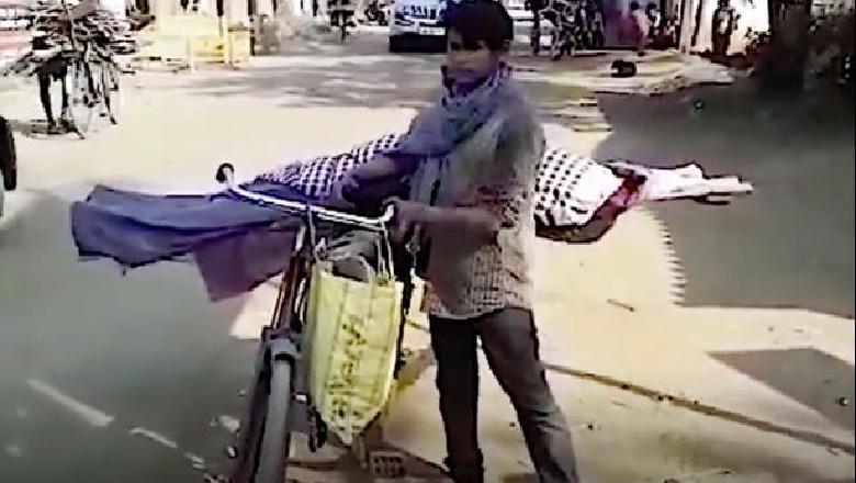 Indi/ Fqinjët refuzuan t’a ndihmojnë, djali çon të ëmën në varreza me biçikletë, 17-vjeçari bën 5 kilometra zbathur (VIDEO)