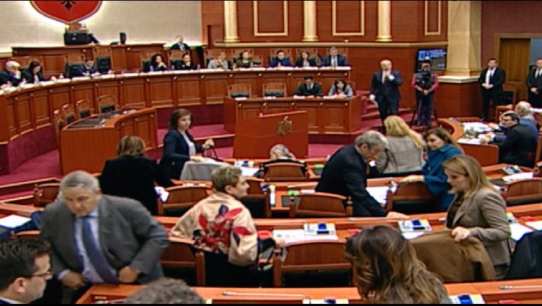 Pas fjalës së Bashës, opozita largohet nga Kuvendi 