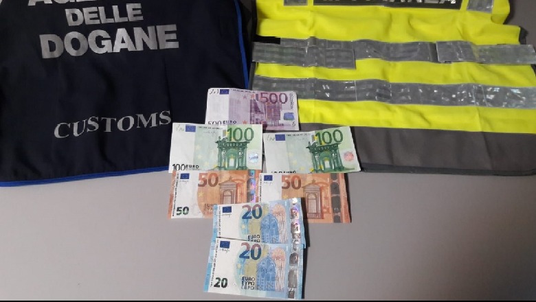 Tentoi të fusë 840 euro false në Itali, pranga shqiptarit në aeroportin e Napolit 
