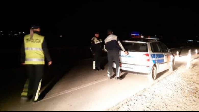 Humb kontrollin e mjetit dhe del nga rruga, aksidentohet polici 58-vjeçar në Elbasan