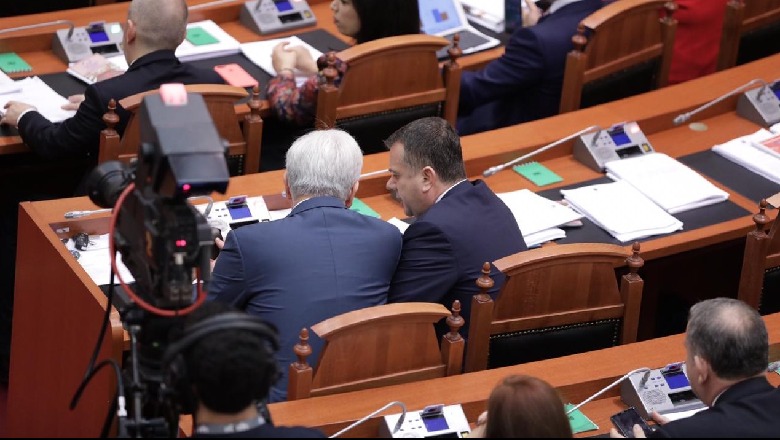 Sherri në Kuvend në FOTO/ Çfarë s'u pa nga debati, Balla-Xhafaj kokë më kokë 