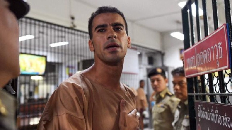Futbollisti me origjinë nga Baharini i shpëton ekstradimit/ Emra të njohur në mbështetje të tij