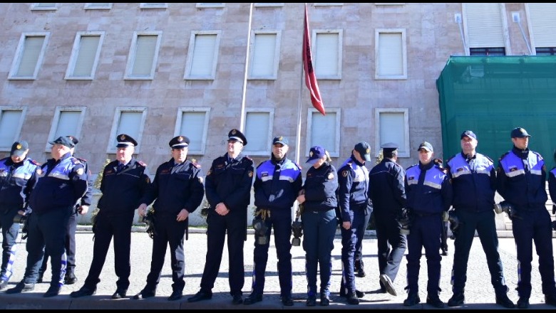 500 'policë' të rinj të FRPD-së  gardh mbrojtës para efektivëve tek kryeministria