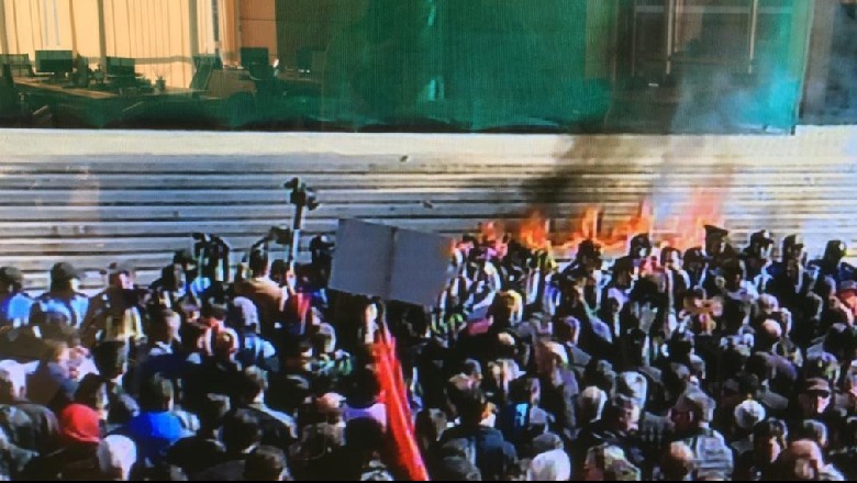Pse u largua kordoni i policëve para kryeministrisë, çfarë i rrezikoi ata (FOTO+VIDEO)