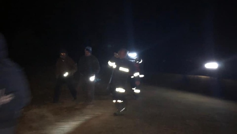  Përfunduan në greminë nga stuhia e fortë, nxirren trupat e pajetë të dy të rinjve