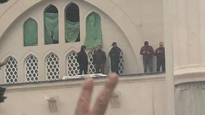 Fotografë dhe agjentë të policisë mbi xhami për të monitoruar protestën, ish-deputeti demokrat: Hetoni shëmtinë