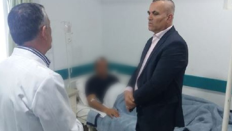 U plagos gjatë protestës së PD-së, Ardi Veliu viziton punonjësin e FNSH-së në spital