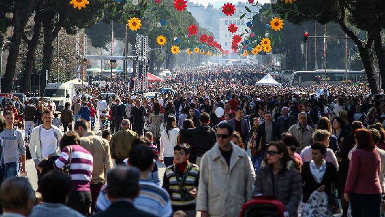 Bashkia e Tiranës fton qytetarët: Të dielën fik makinën dhe eja festo