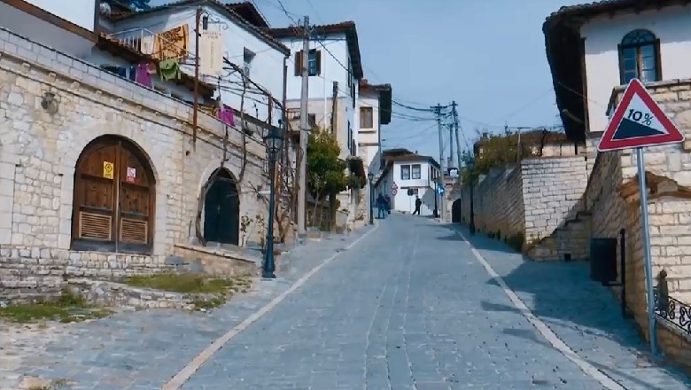 E amortizuar ndër vite, restaurohet rruga e kalldrëmtë e Kalasë në Berat (VIDEO)