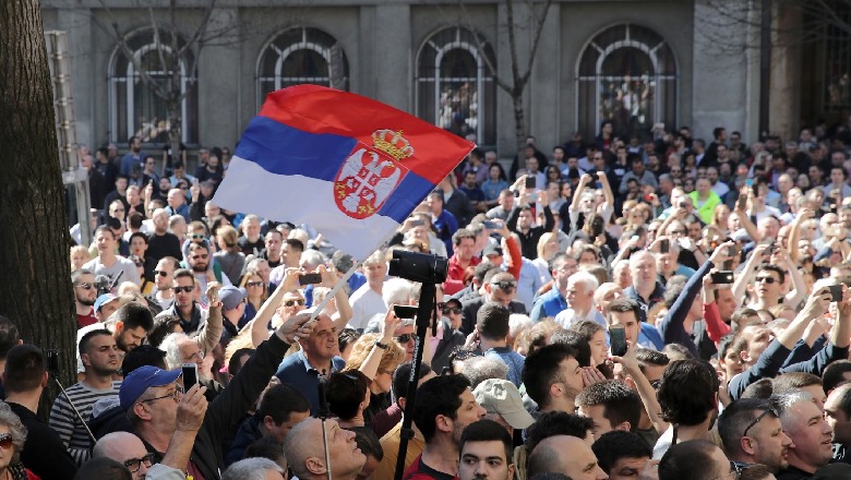 Beograd/ BE reagon për protestat anti-Vuçiç: Çështjet e hapura të zgjidhen në parlament