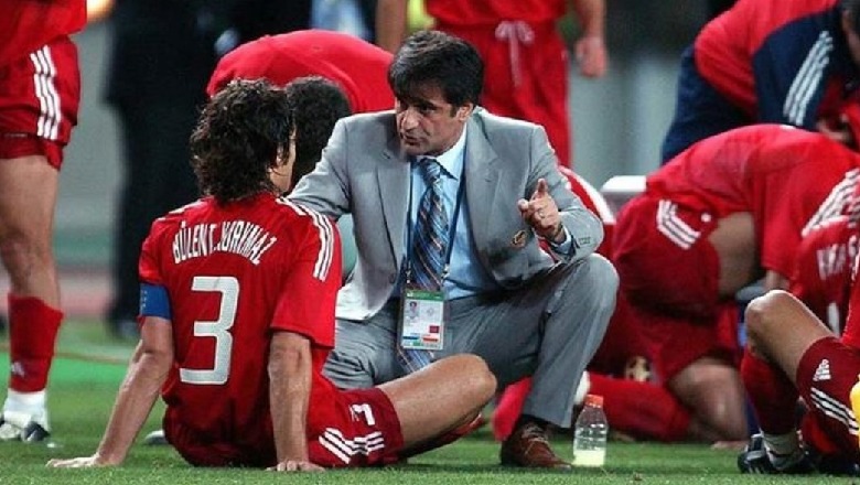 Debuton trajneri historik i 2002, Turqia kërkon lavdinë e dikurshme