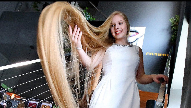 15-vjeçarja Olena Korzenyuk  ka flokët më të gjatë në botë, 2,35 metra