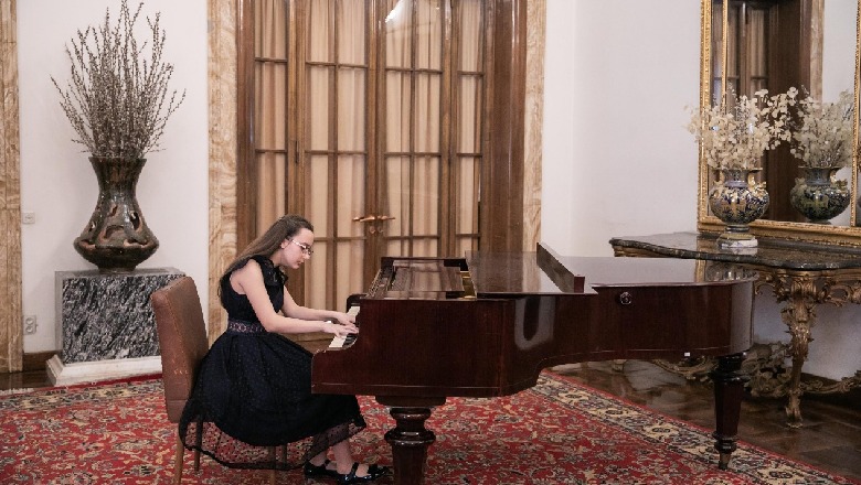 Kristel Karagjozi, pianistja e talentuar 13-vjeçare në rrugën drejt suksesit