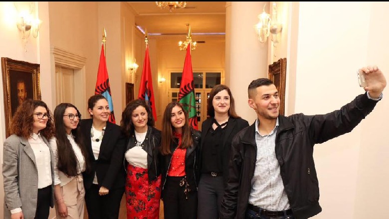 Njihuni me 6 ekselentët, punonjësit më të rinj në Ministrinë e Mbrojtjes