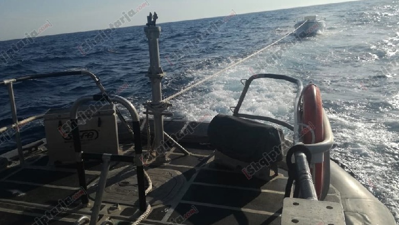 Vlorë, Forca Detare shpëton 2 peshkatarë (FOTOT)
