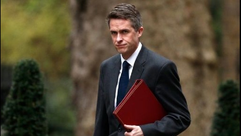 Shkarkohet sekretari i Mbrojtjes në Mbretërinë e Bashkuar, akuzohet për rrjedhje informacioni