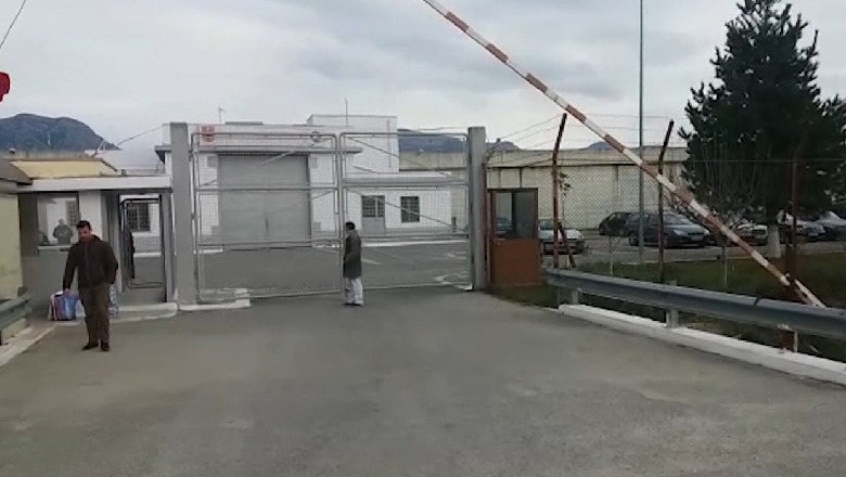Tentoi që të fuste drogë në burgun e Fushë-Krujës, arrestohet gardiani 28-vjeçar