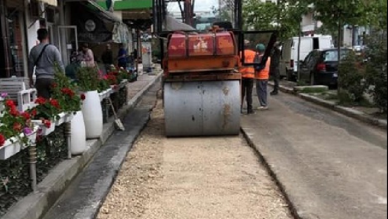 Nis rehabilitimi i rrugës 'Loni Ligori', vijon puna për rrjetin e ri të ujësjellësit Bovillë-Yzberisht