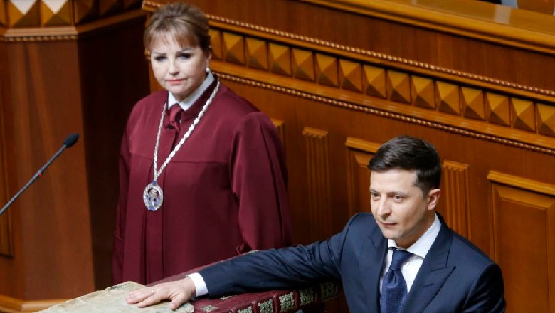 Ukrainë/ Presidenti i ri bën betimin, shpërndan parlamentin